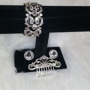3 Piece Set: Crystal Bracelet, Earrings & Comb